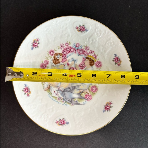Vintage Valentine’s Day Royal Doulton 1977  Victorian  Collector Plate - Picture 6 of 7